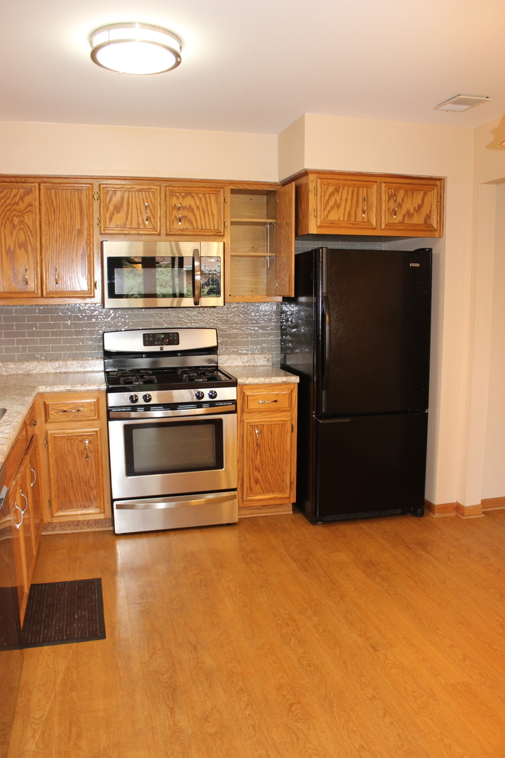 4943 E CIRCLE Drive #305, Crestwood, IL 60418