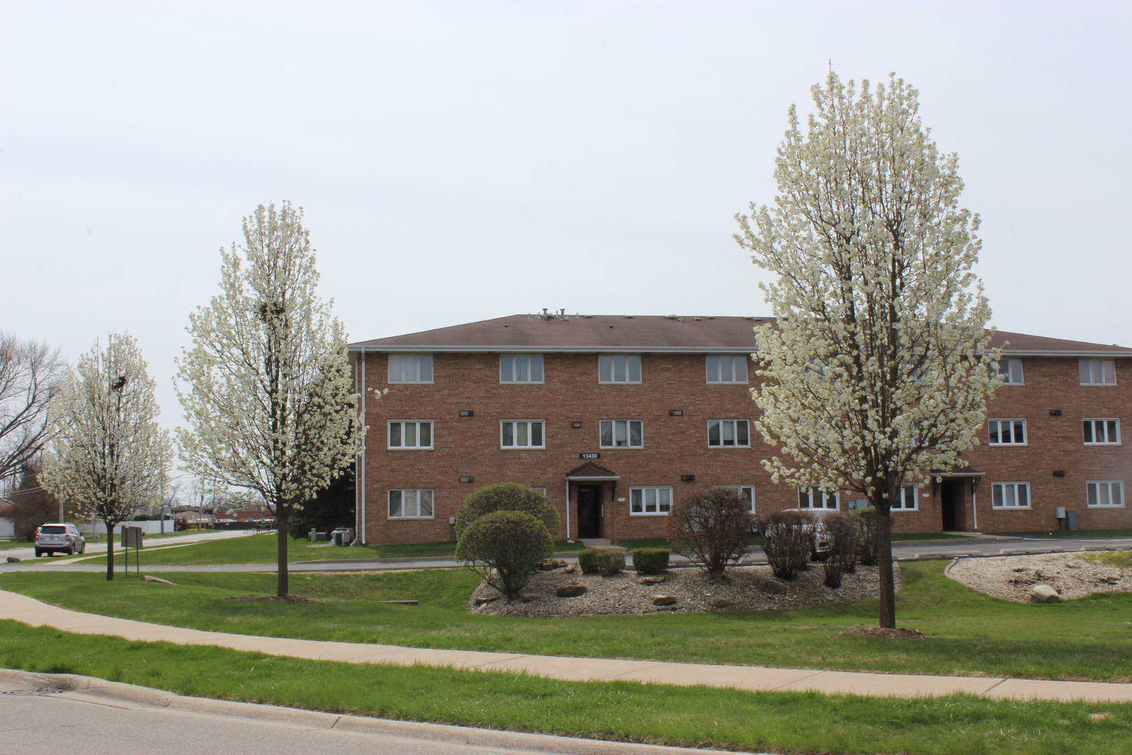 4943 E CIRCLE Drive #305, Crestwood, IL 60418