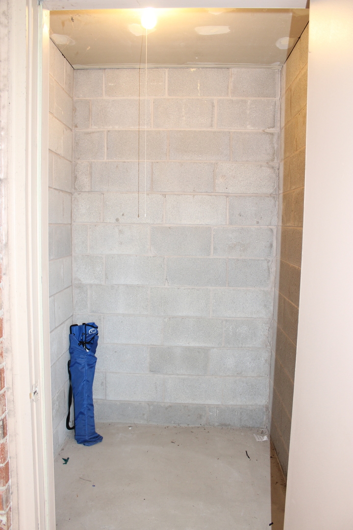 4943 E CIRCLE Drive #305, Crestwood, IL 60418