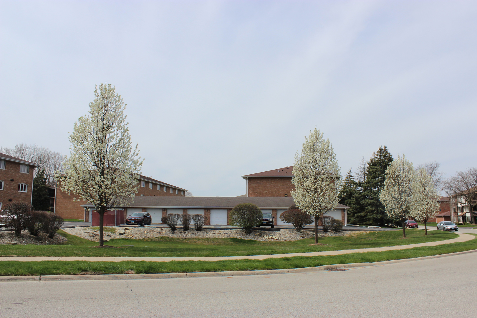 4943 E CIRCLE Drive #305, Crestwood, IL 60418