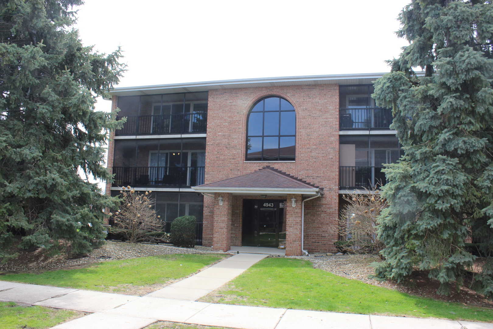 4943 E CIRCLE Drive #305, Crestwood, IL 60418