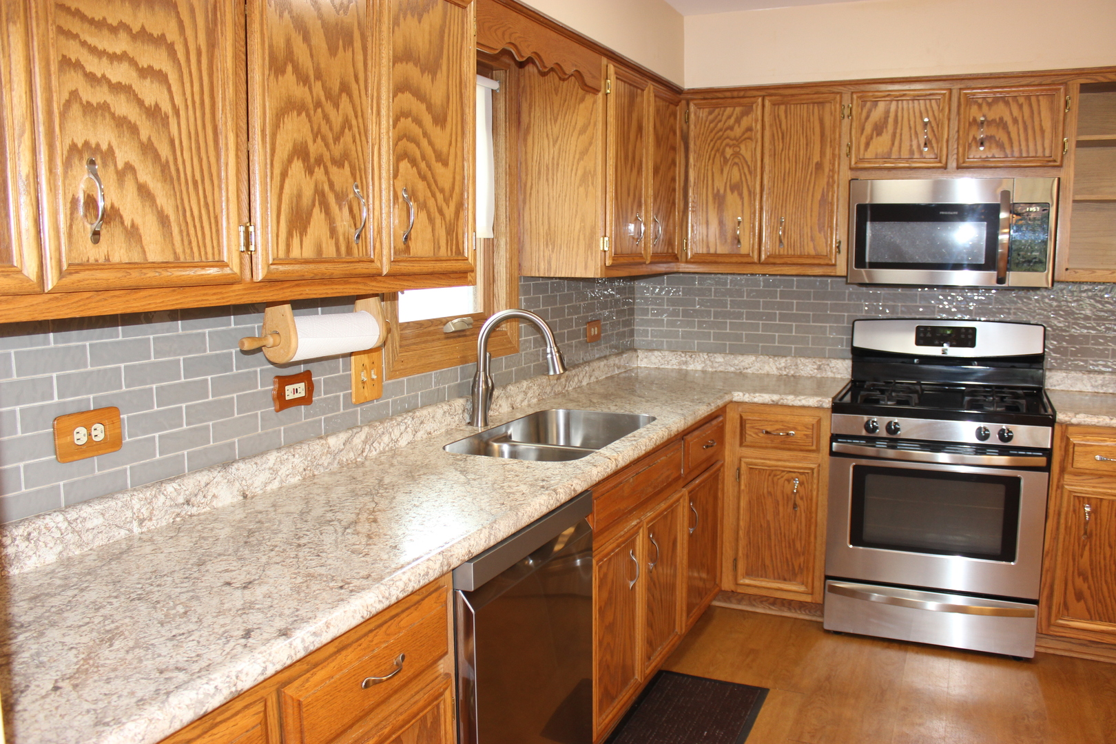 4943 E CIRCLE Drive #305, Crestwood, IL 60418