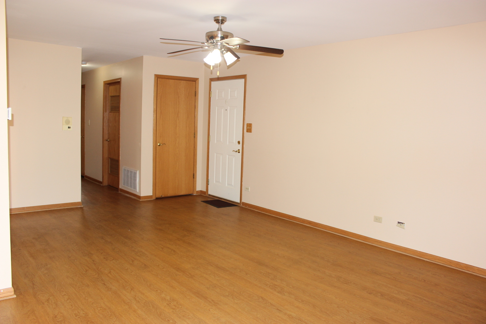 4943 E CIRCLE Drive #305, Crestwood, IL 60418