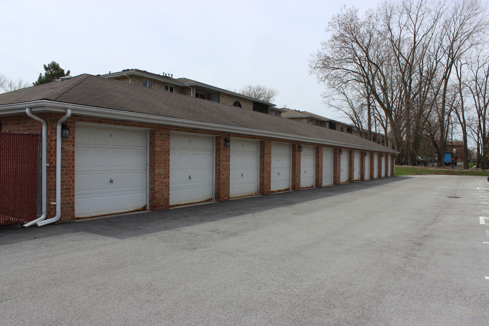 4943 E CIRCLE Drive #305, Crestwood, IL 60418