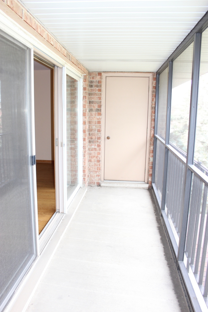 4943 E CIRCLE Drive #305, Crestwood, IL 60418