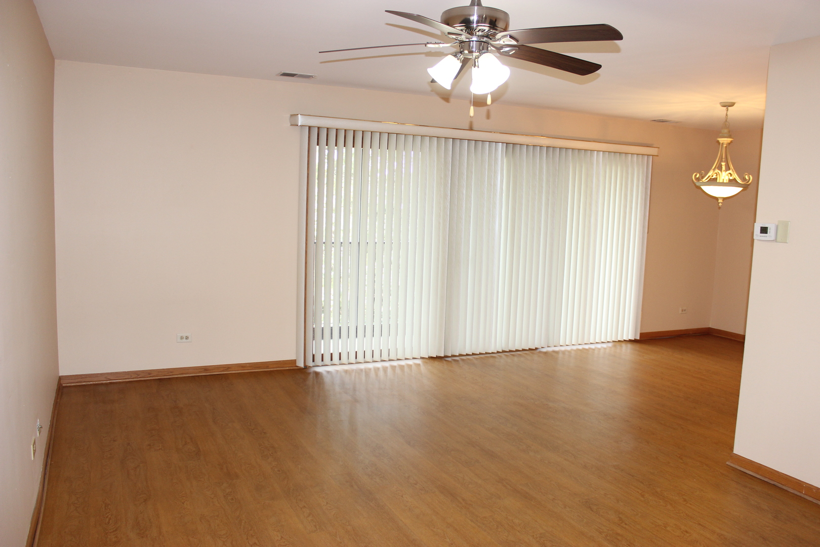 4943 E CIRCLE Drive #305, Crestwood, IL 60418