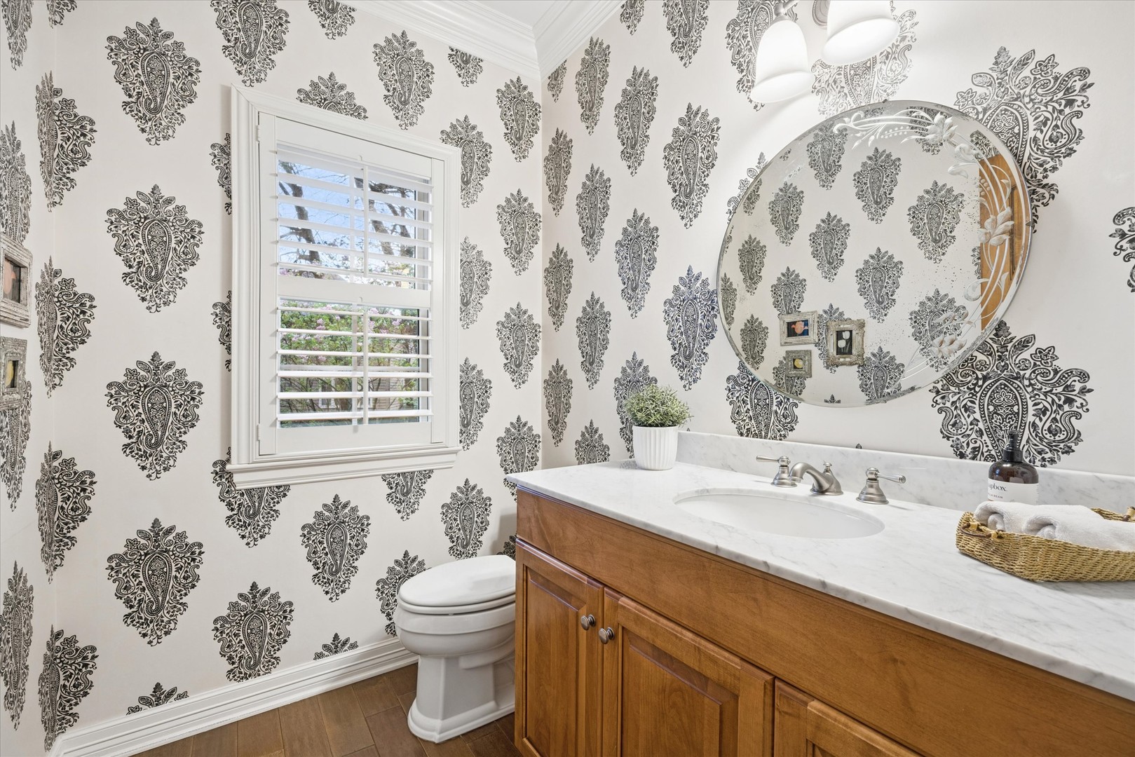 504 Pin Oak Court, St. Charles, IL 60174