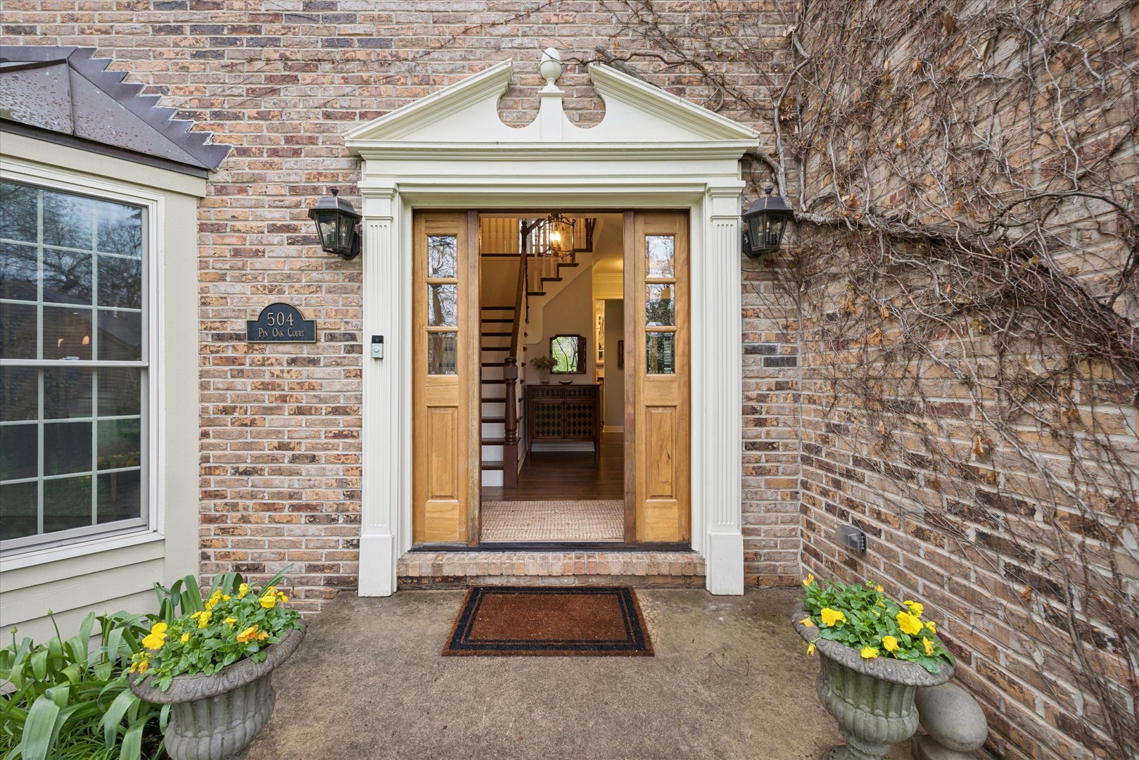 504 Pin Oak Court, St. Charles, IL 60174