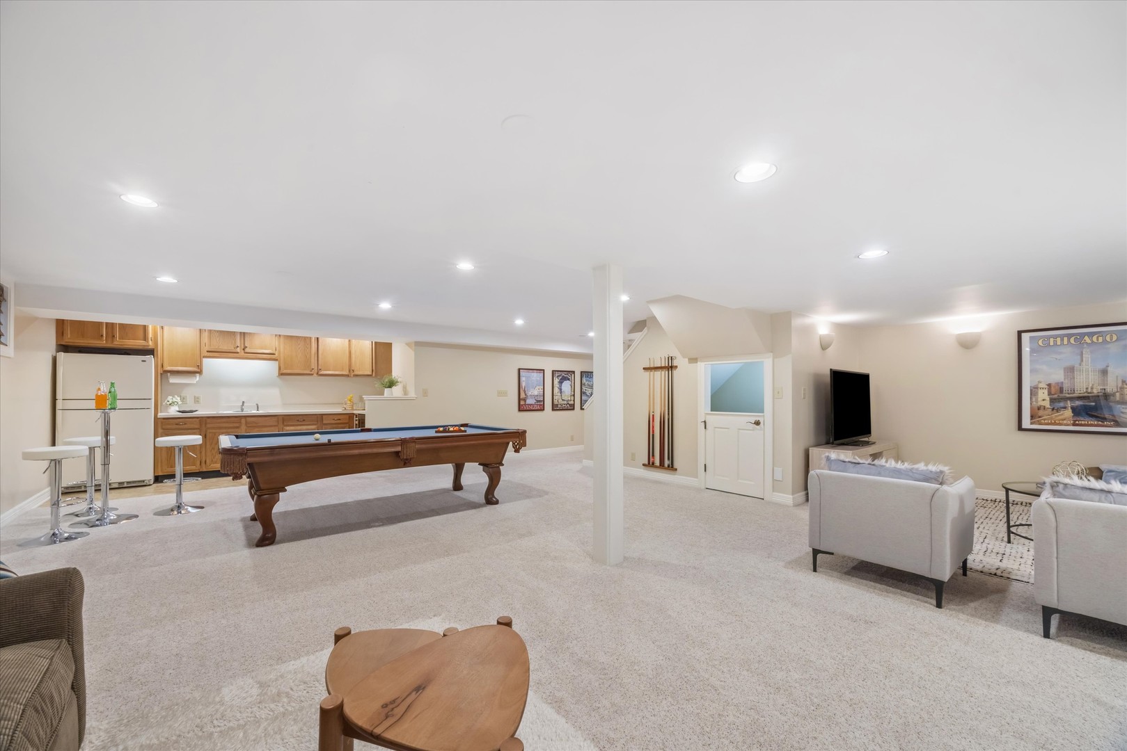 504 Pin Oak Court, St. Charles, IL 60174