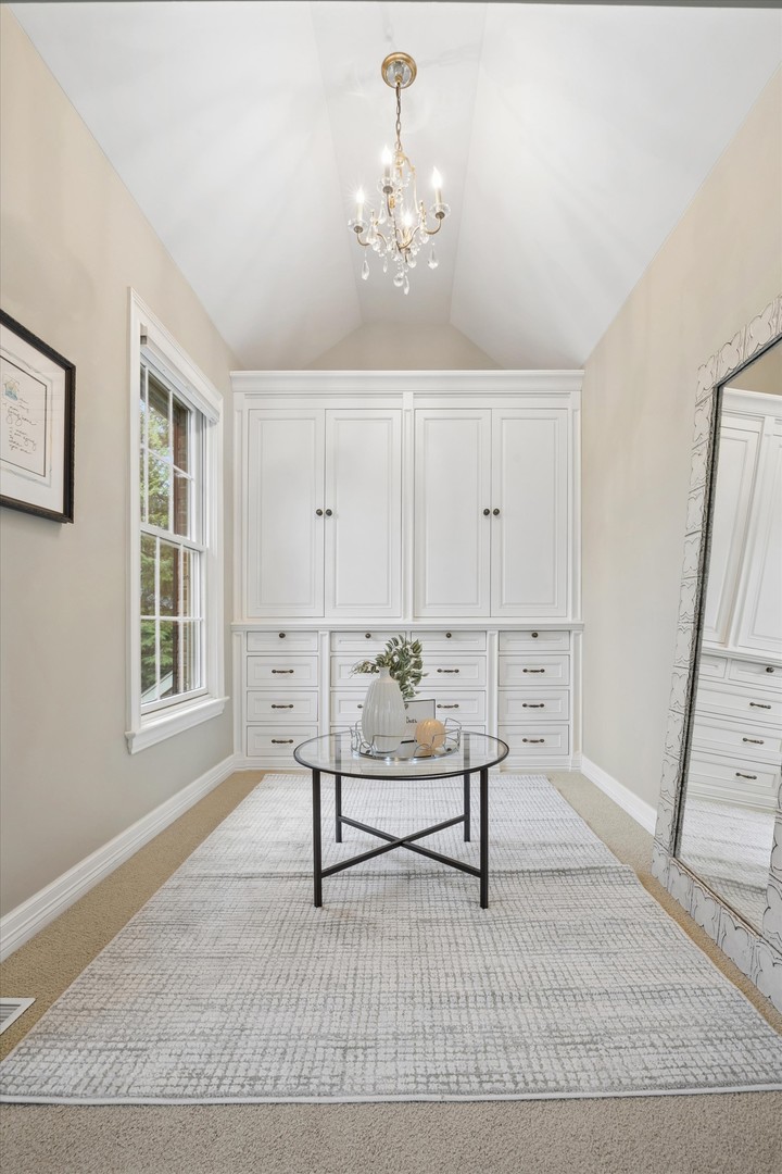 504 Pin Oak Court, St. Charles, IL 60174