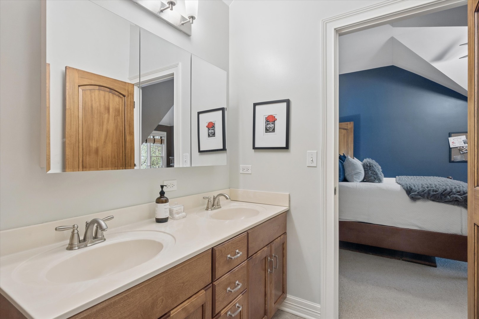 504 Pin Oak Court, St. Charles, IL 60174