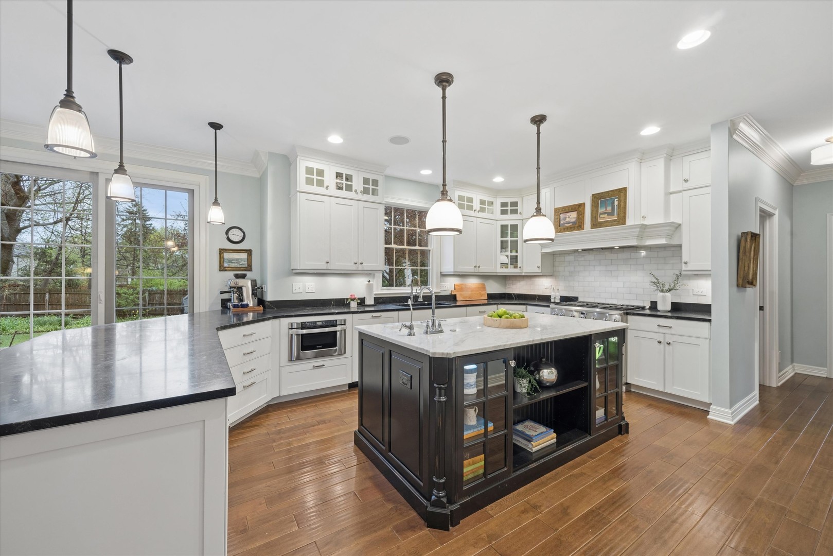 504 Pin Oak Court, St. Charles, IL 60174