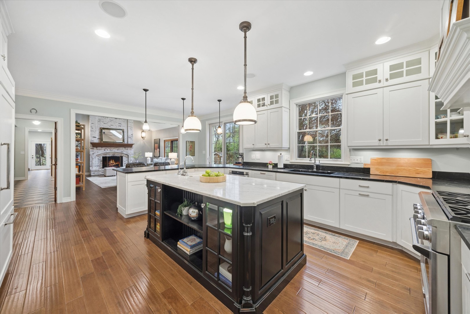 504 Pin Oak Court, St. Charles, IL 60174