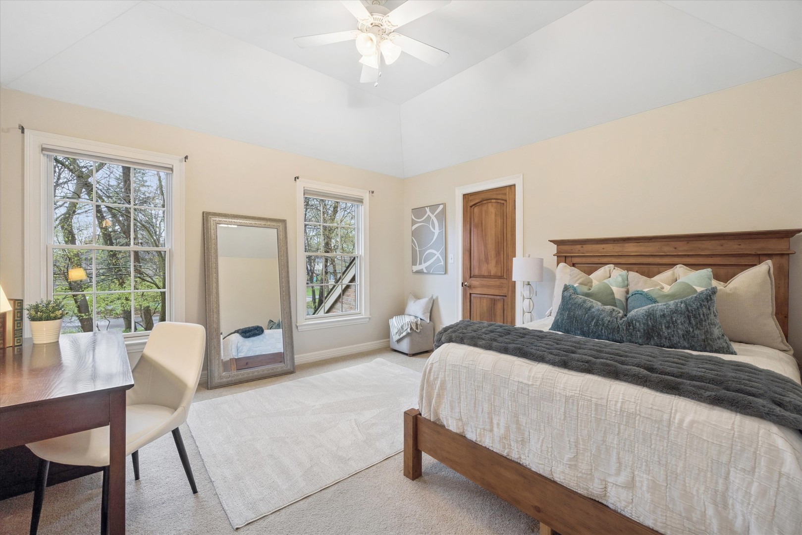 504 Pin Oak Court, St. Charles, IL 60174