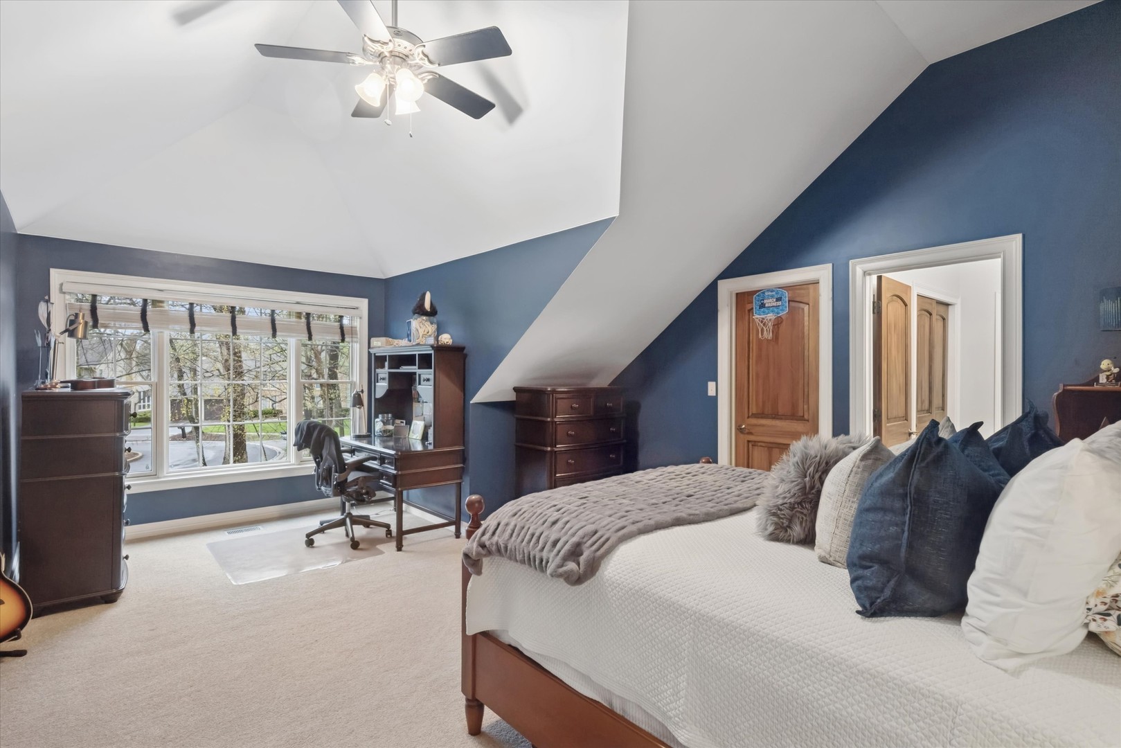 504 Pin Oak Court, St. Charles, IL 60174