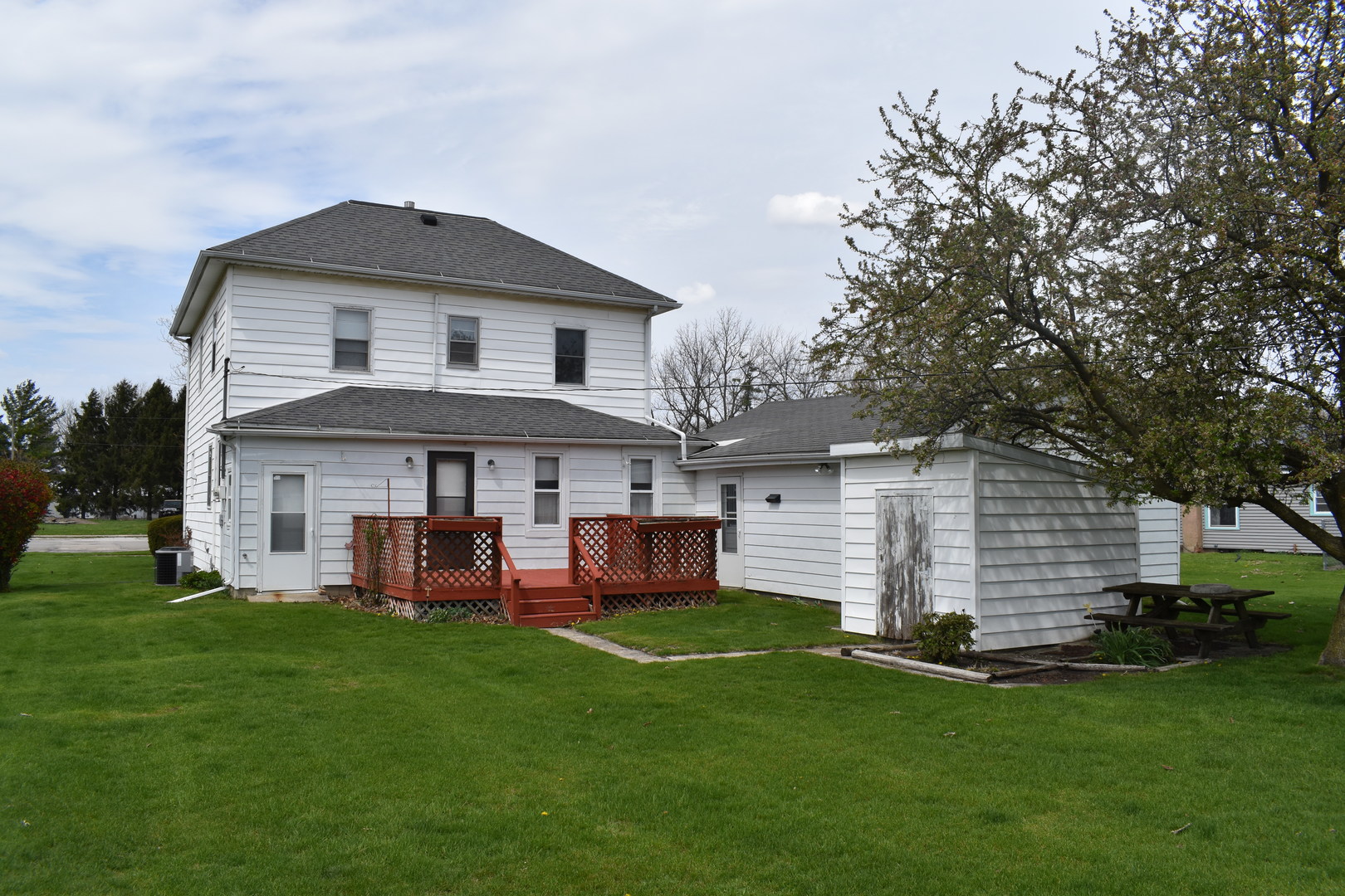 208 S Jefferson Street, Flanagan, IL 61740