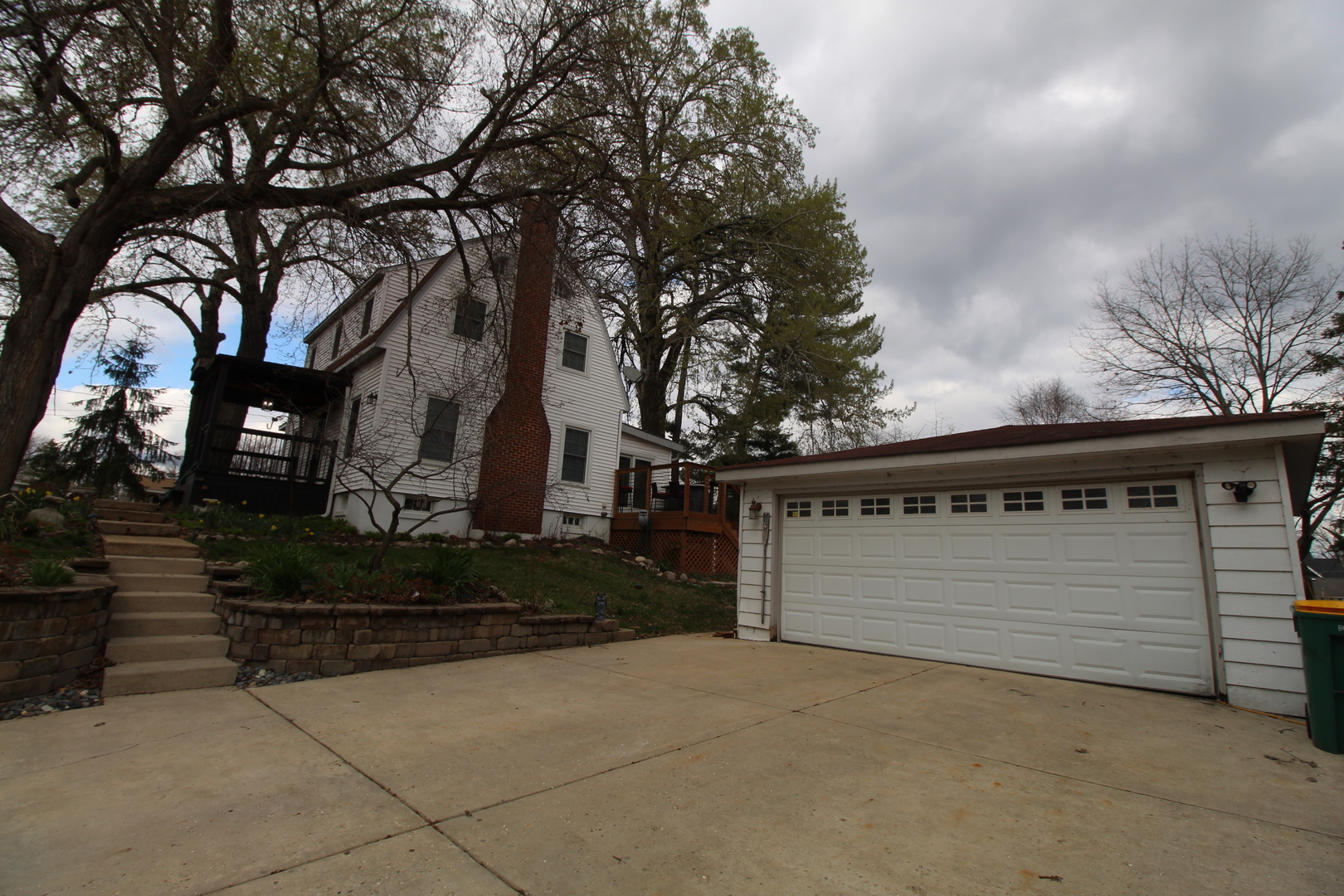 111 Manor Avenue, Fox Lake, IL 60020