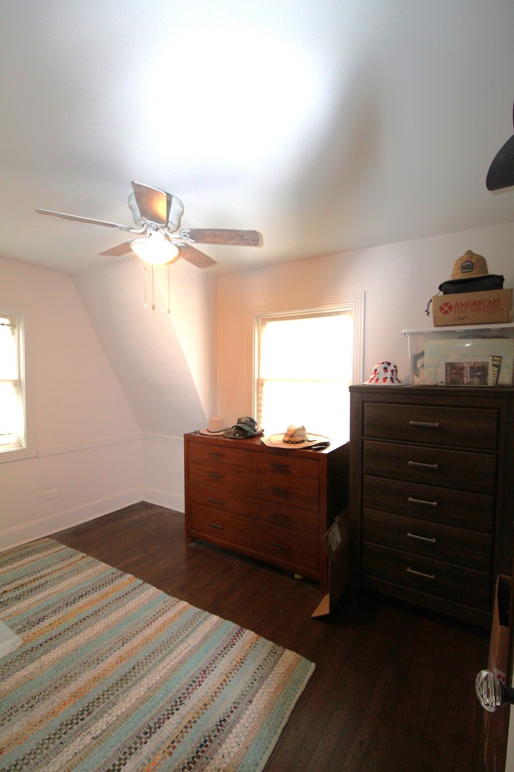 111 Manor Avenue, Fox Lake, IL 60020