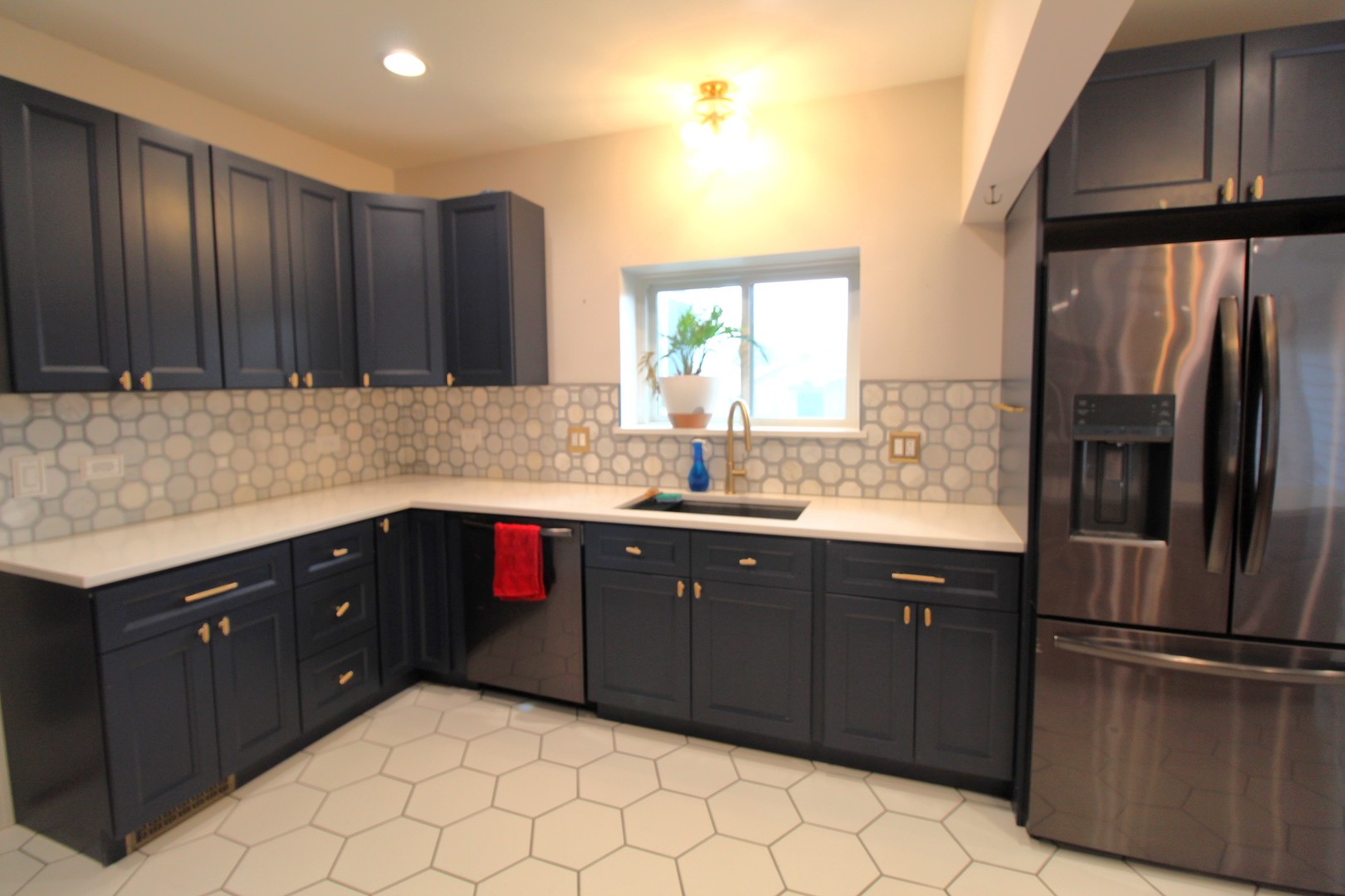 111 Manor Avenue, Fox Lake, IL 60020