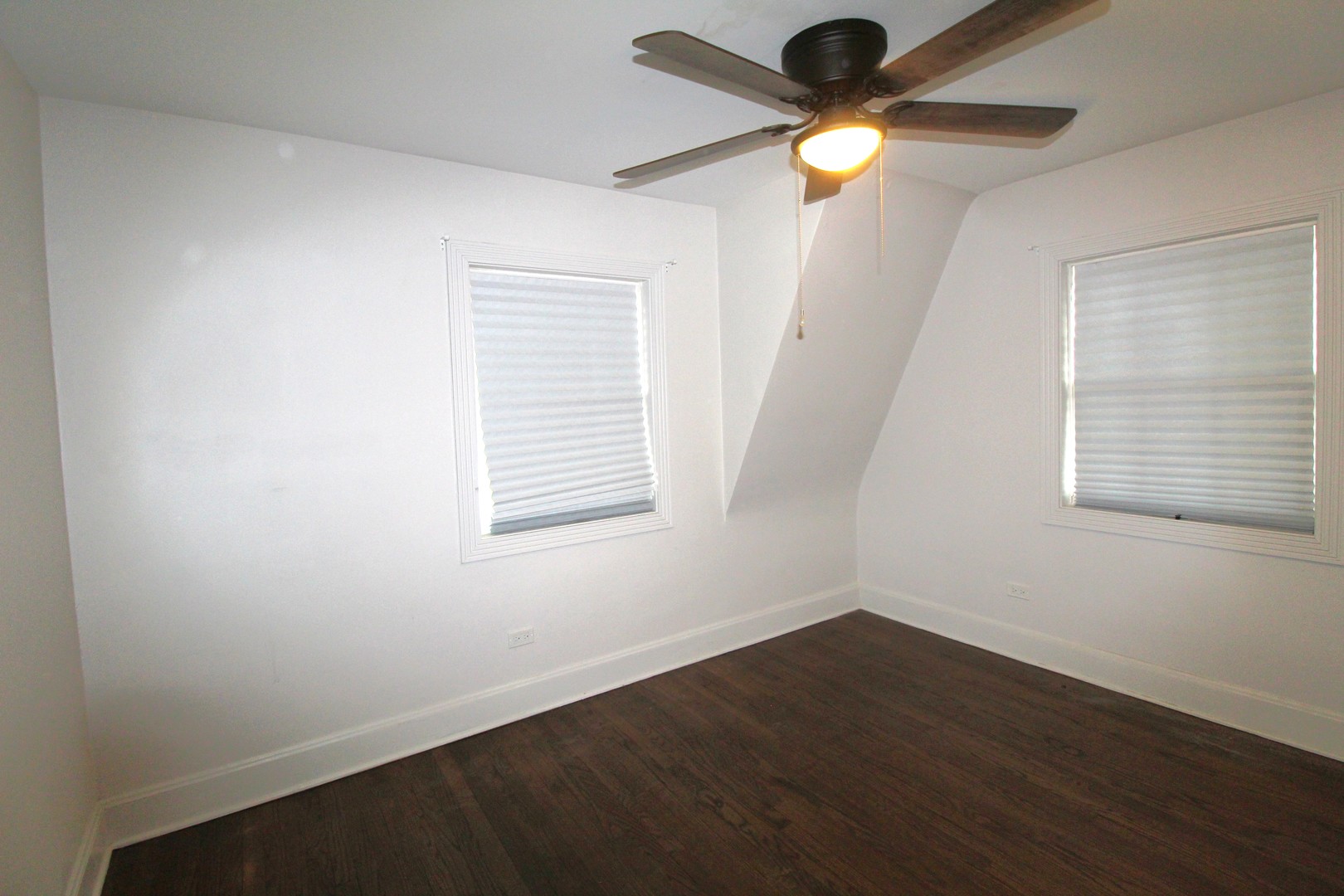 111 Manor Avenue, Fox Lake, IL 60020