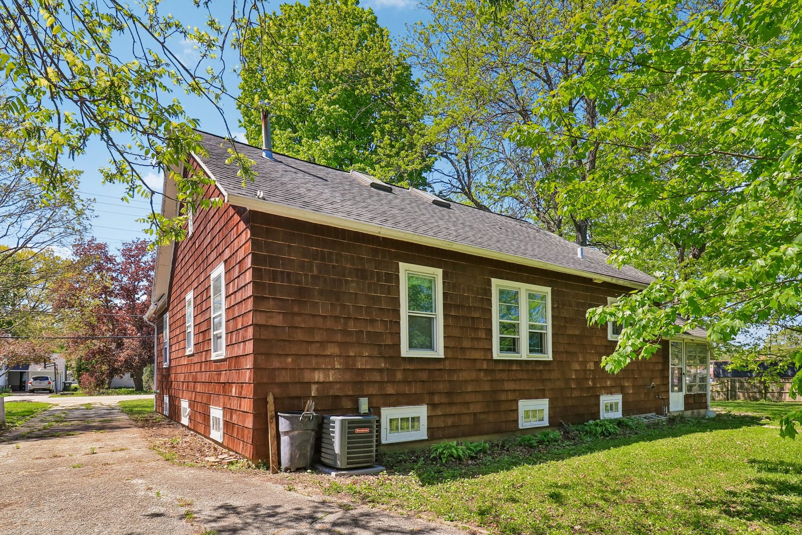 3908 W Kane Avenue, McHenry, IL 60050