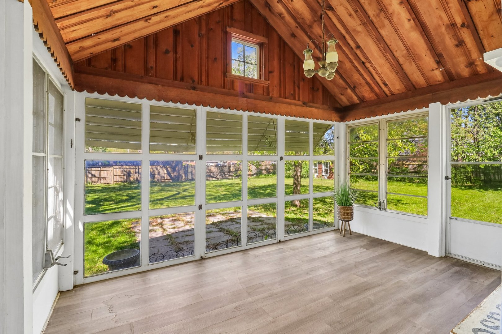 3908 W Kane Avenue, McHenry, IL 60050
