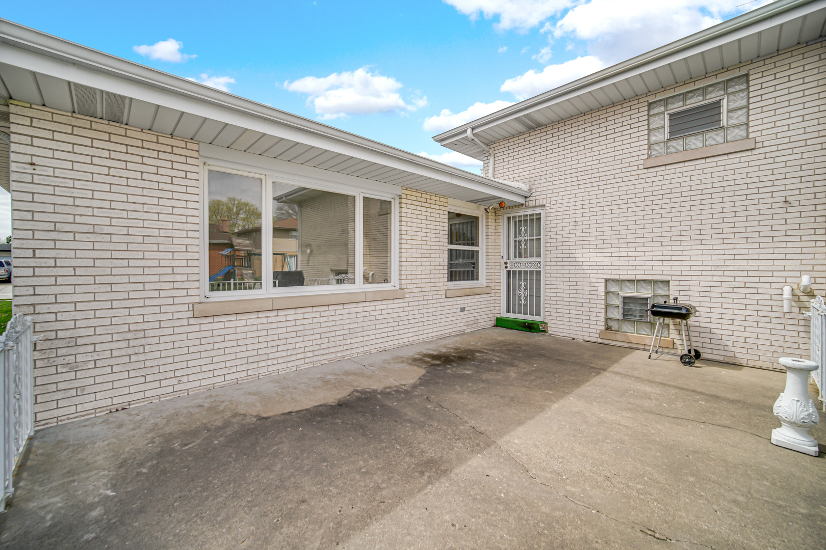 10916 Kingston Street, Westchester, IL 60154