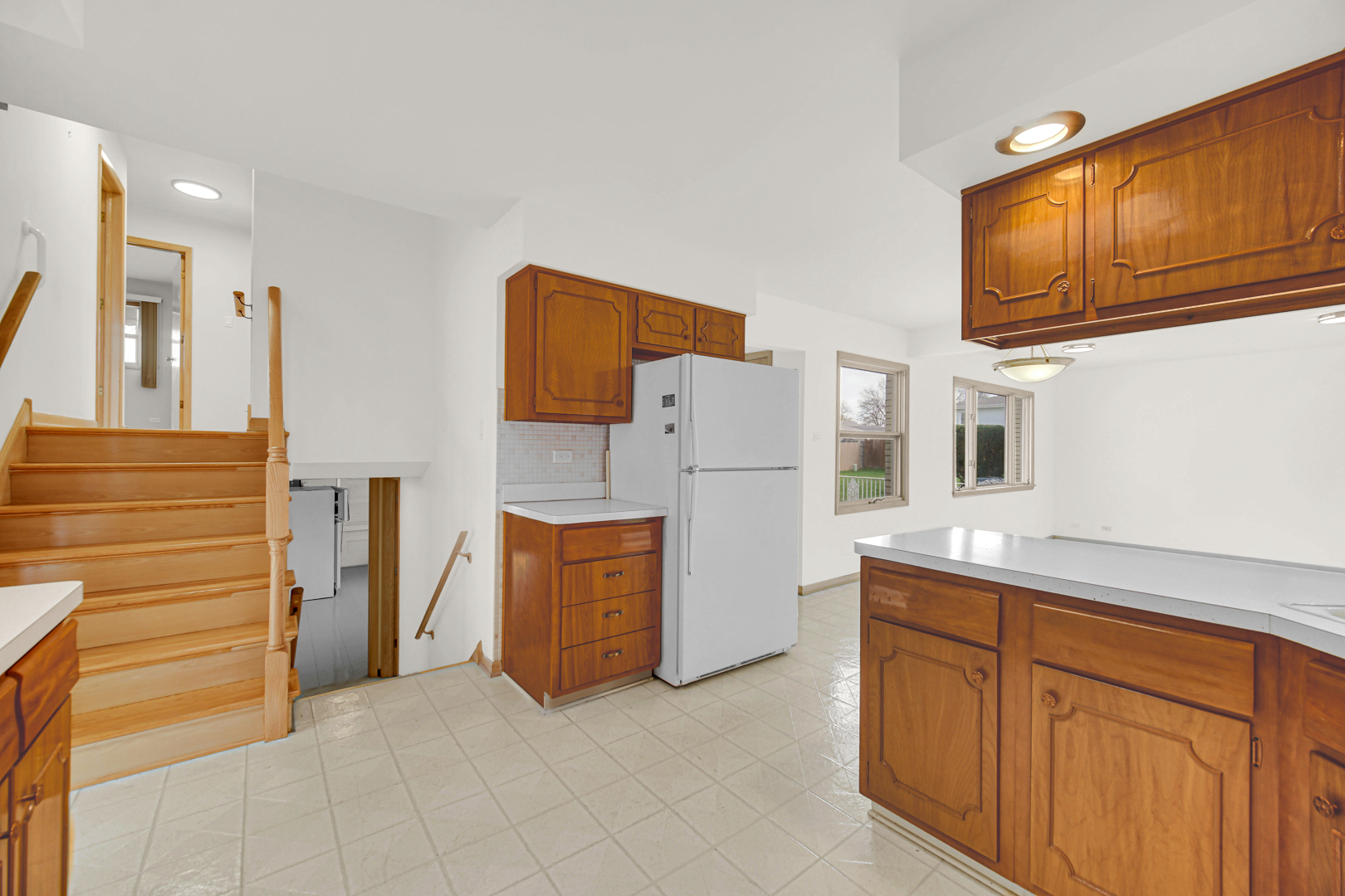 10916 Kingston Street, Westchester, IL 60154