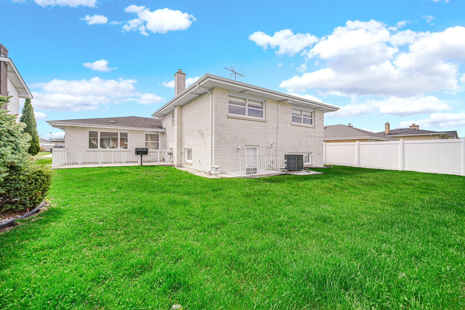 10916 Kingston Street, Westchester, IL 60154