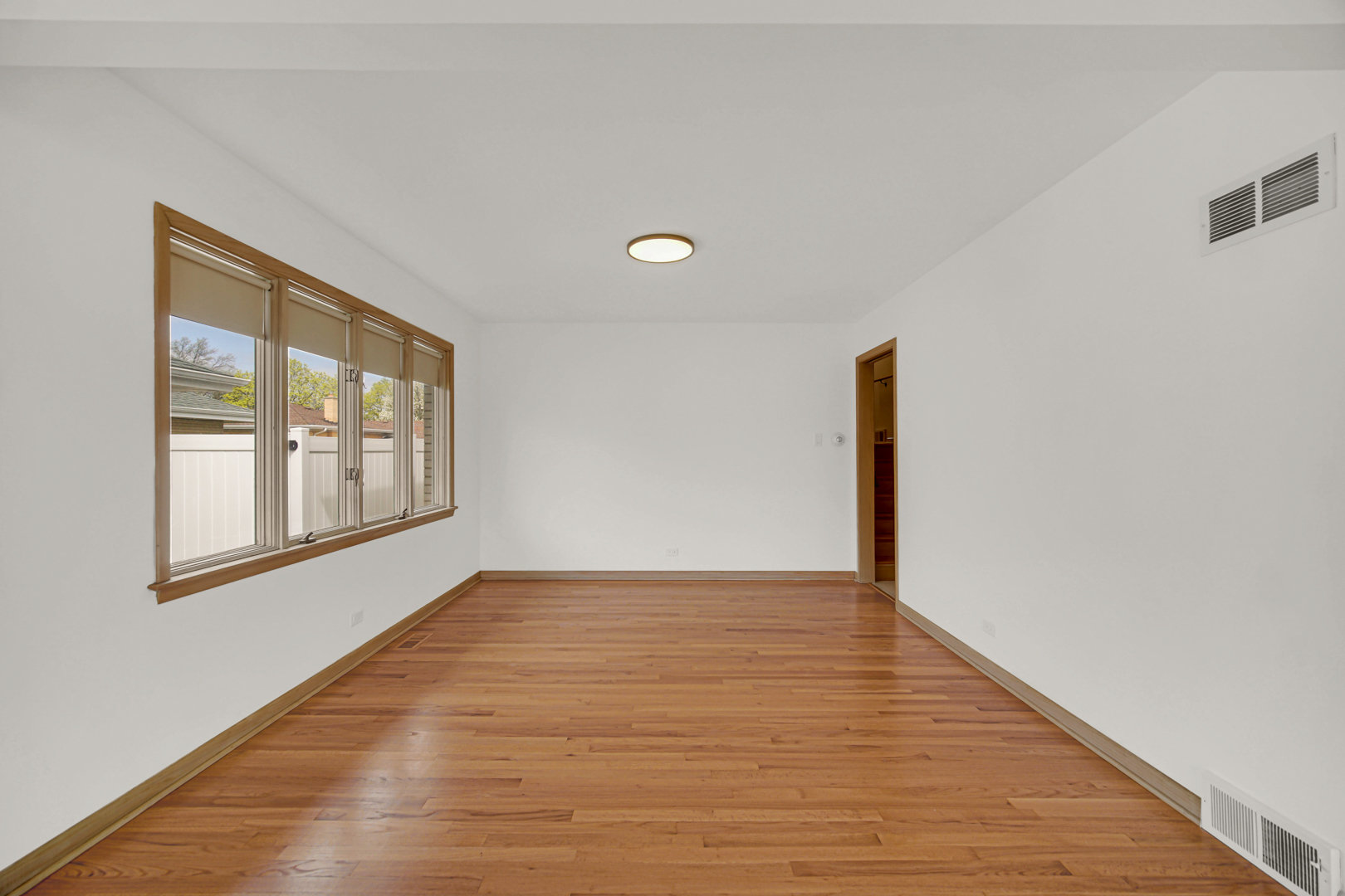 10916 Kingston Street, Westchester, IL 60154