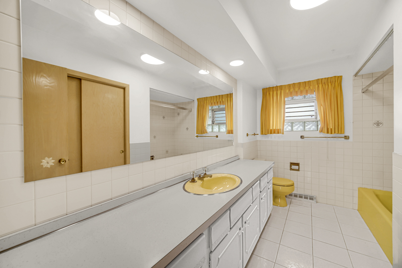 10916 Kingston Street, Westchester, IL 60154