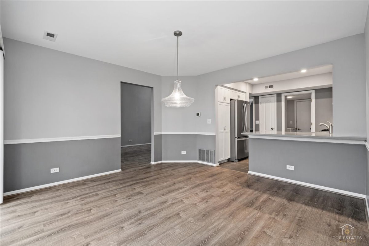 1606 W ORCHARD Place #1606, Arlington Heights, IL 60005