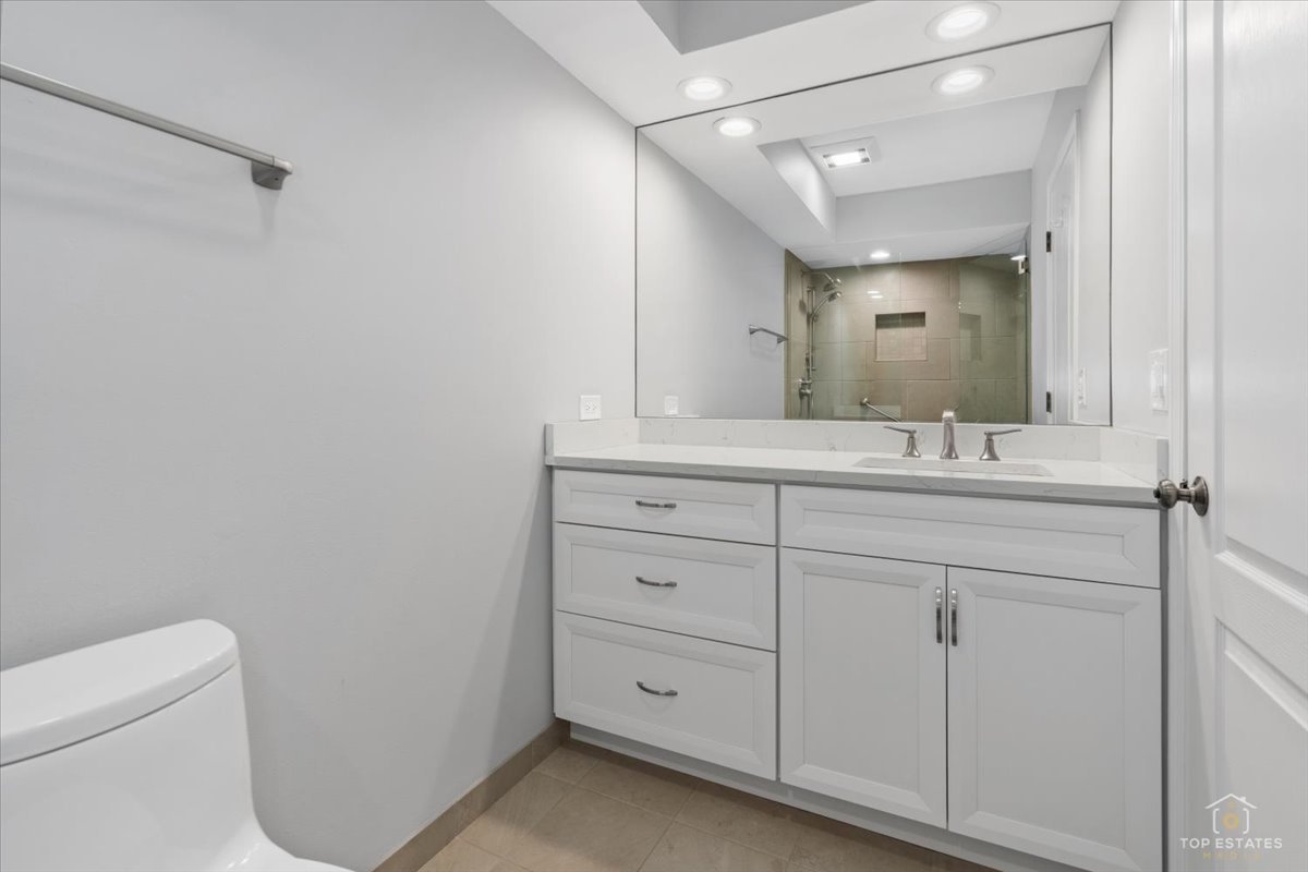 1606 W ORCHARD Place #1606, Arlington Heights, IL 60005