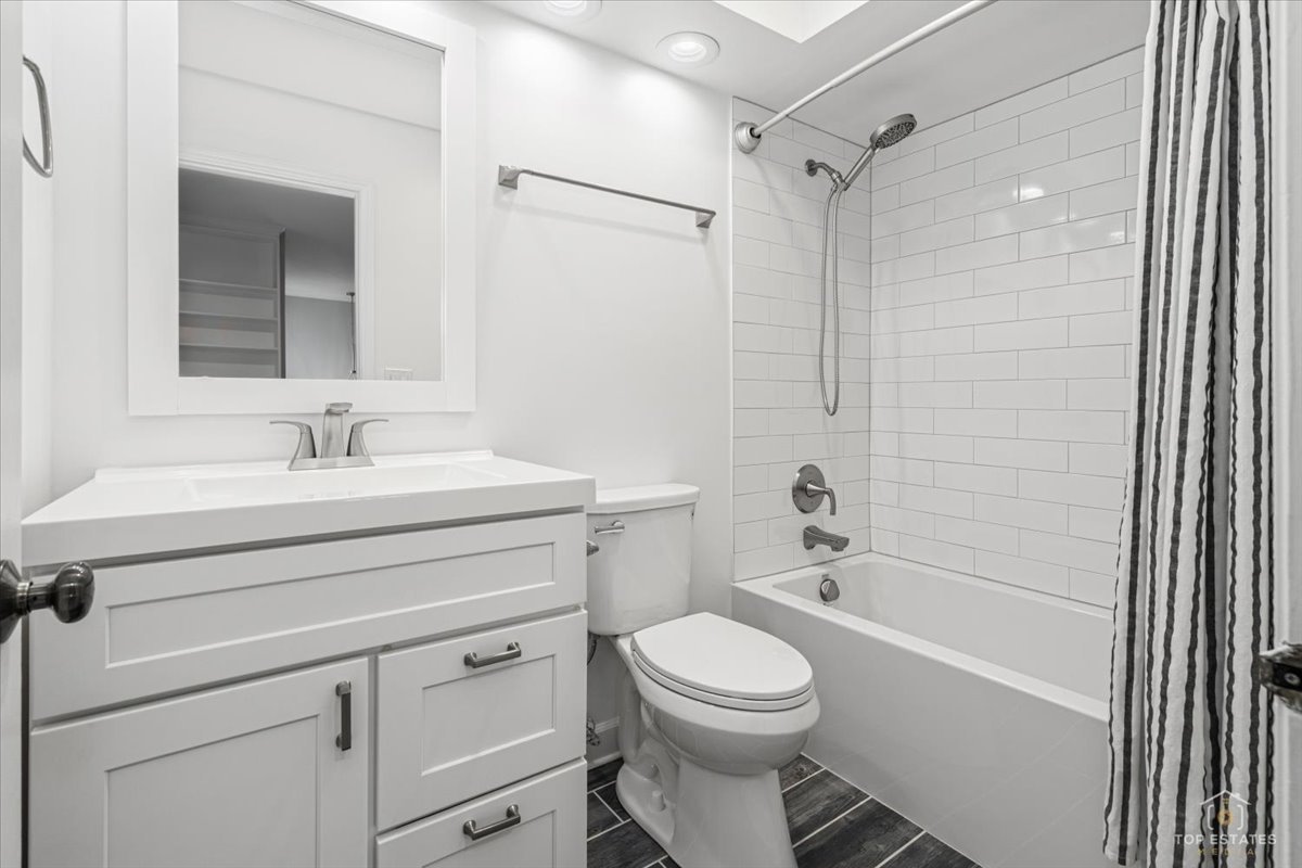 1606 W ORCHARD Place #1606, Arlington Heights, IL 60005