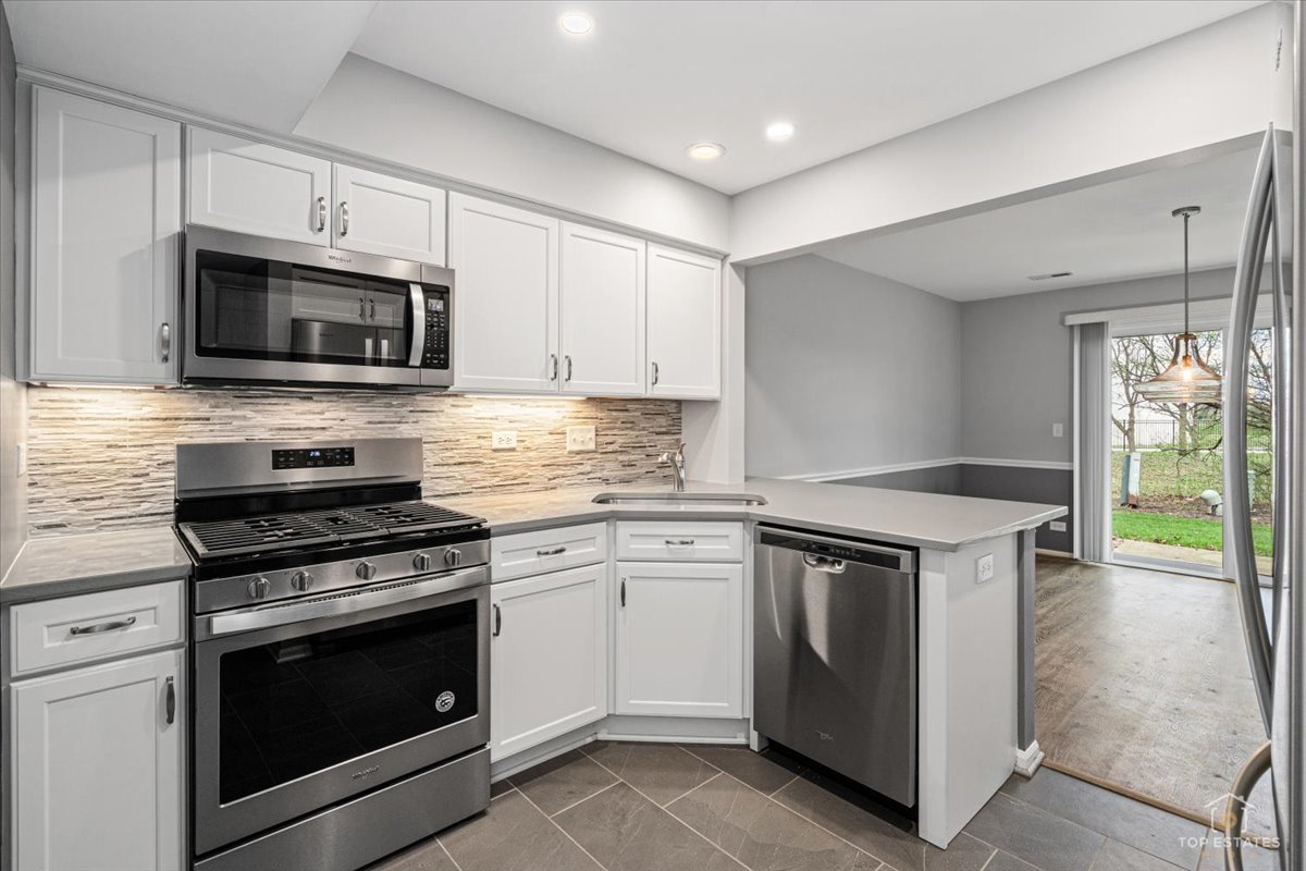 1606 W ORCHARD Place #1606, Arlington Heights, IL 60005