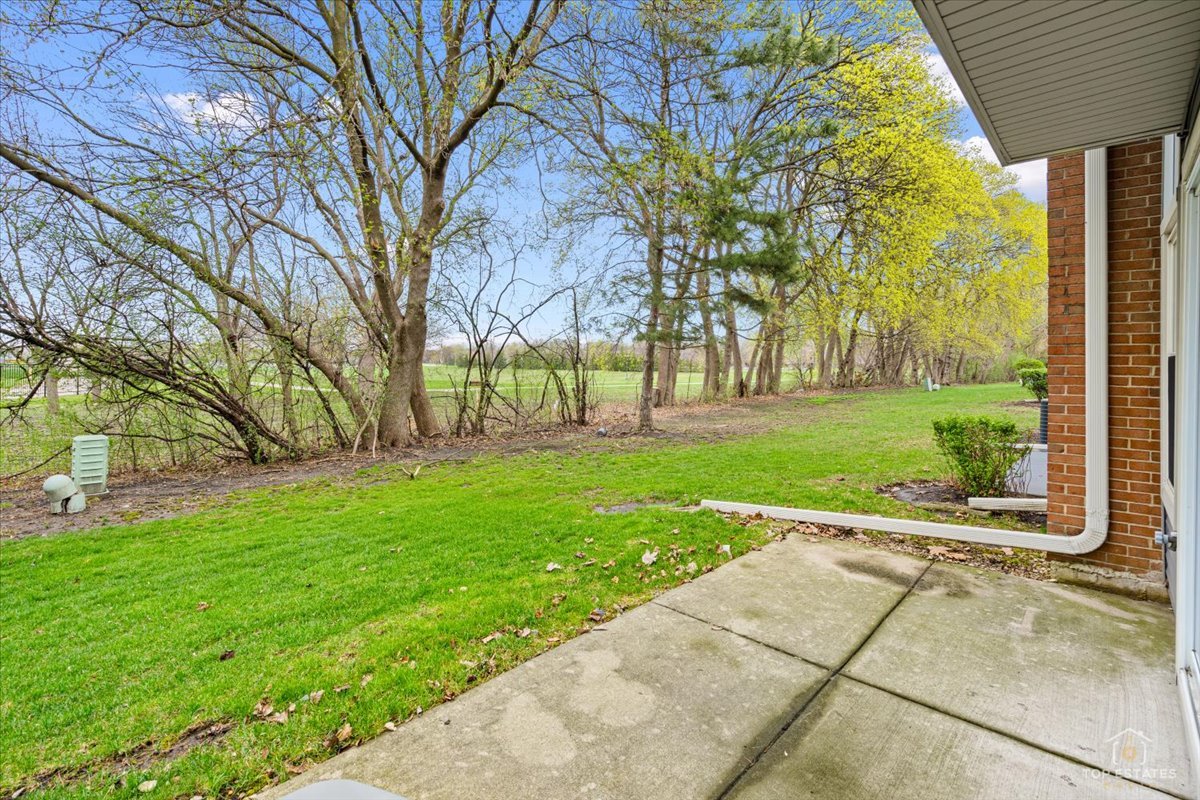 1606 W ORCHARD Place #1606, Arlington Heights, IL 60005