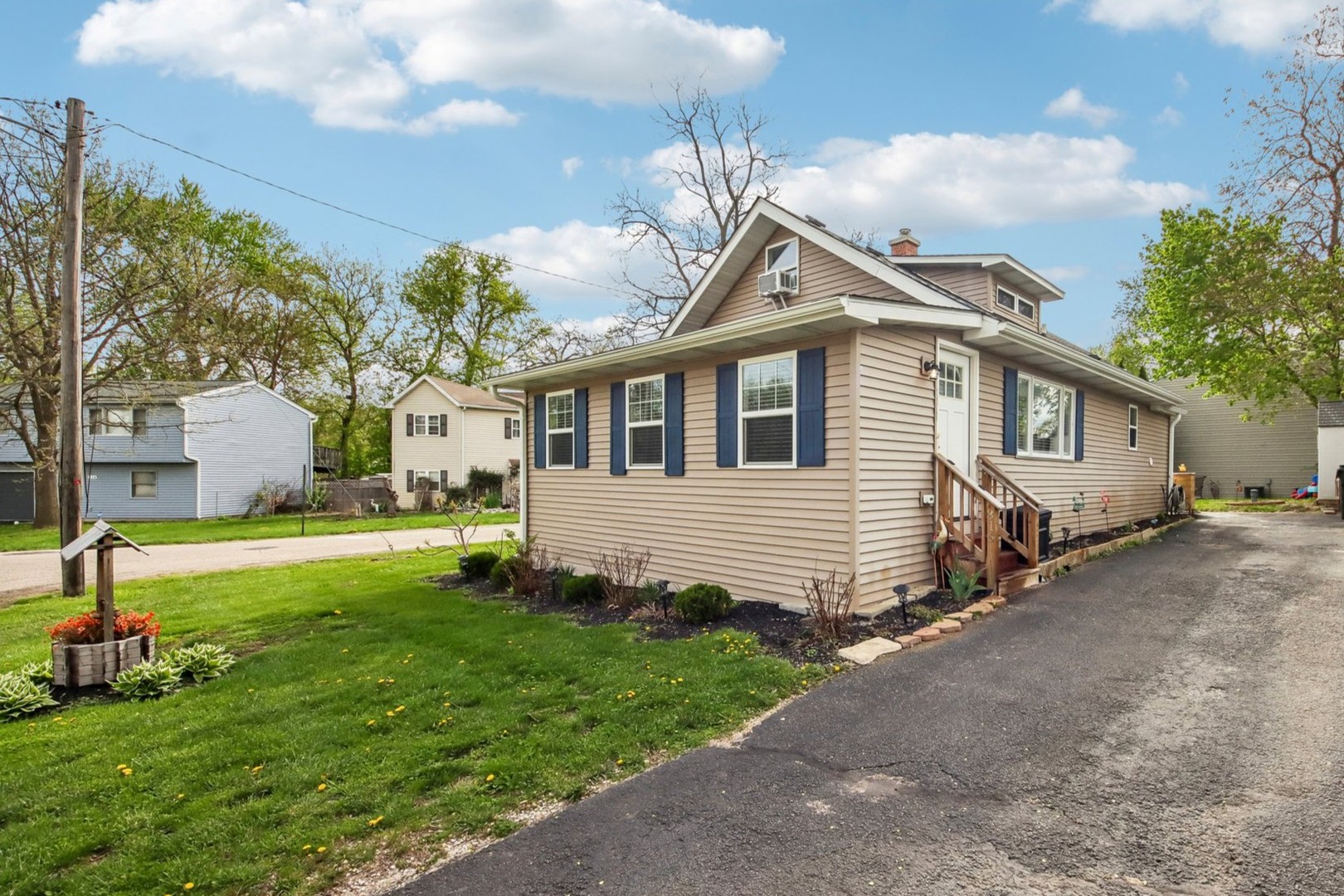 316 Lily Lane, Lakemoor, IL 60051