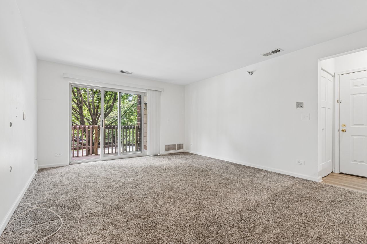 104 Glengarry Drive #206, Bloomingdale, IL 60108