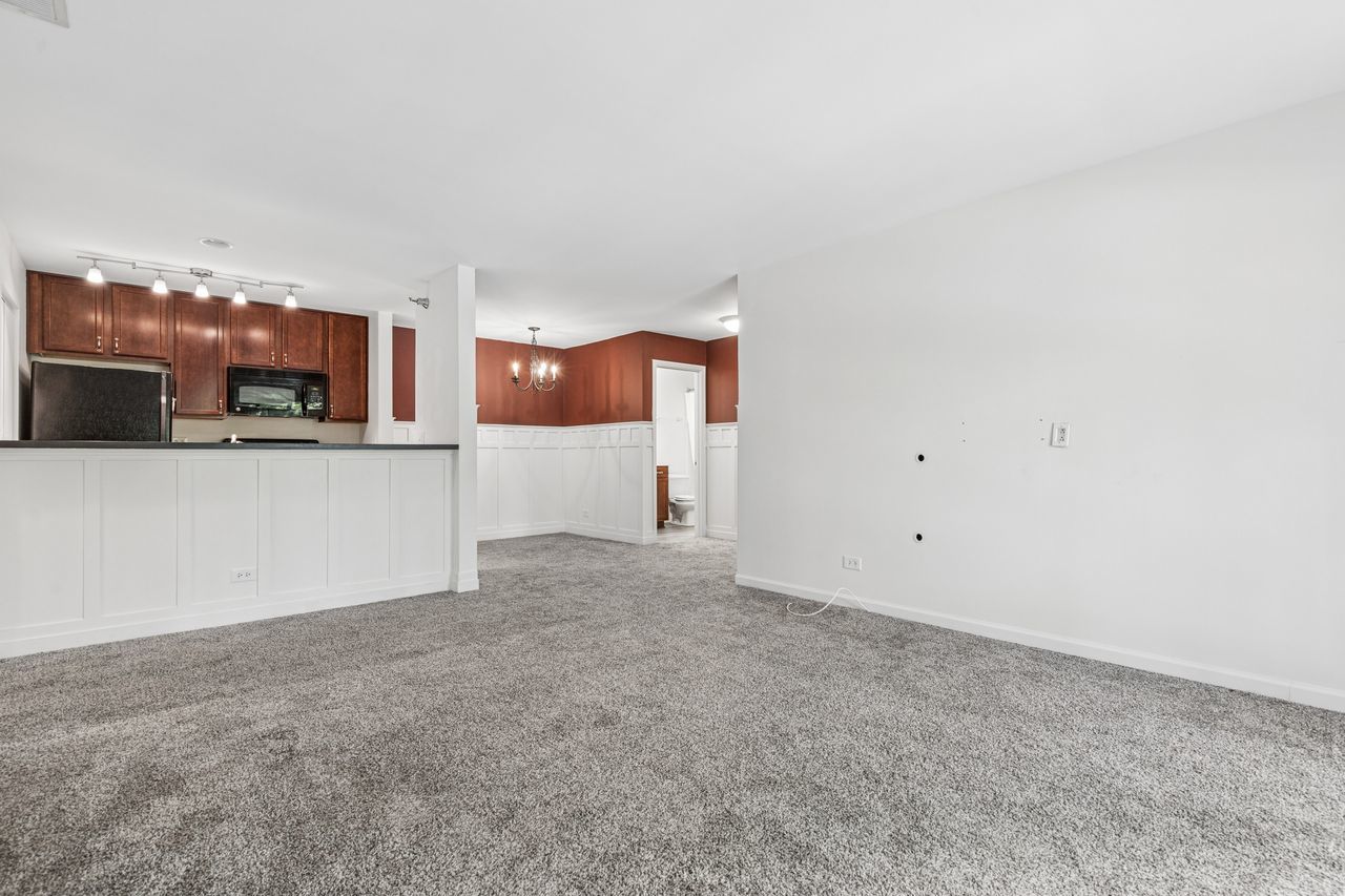 104 Glengarry Drive #206, Bloomingdale, IL 60108