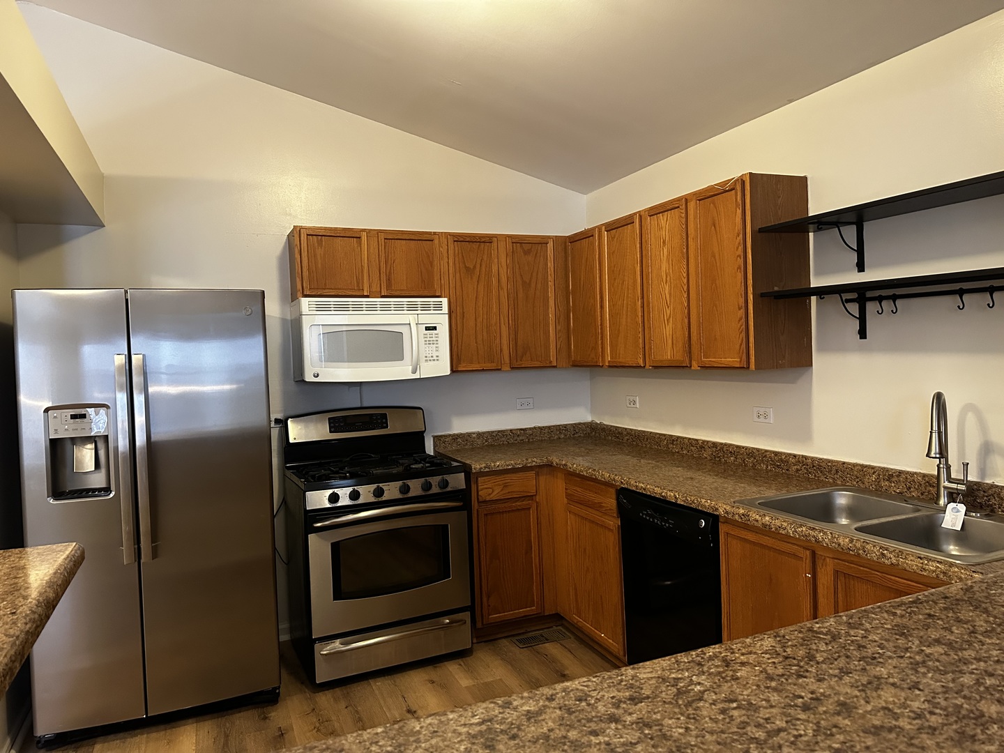 1121 Symphony Drive, Aurora, IL 60504