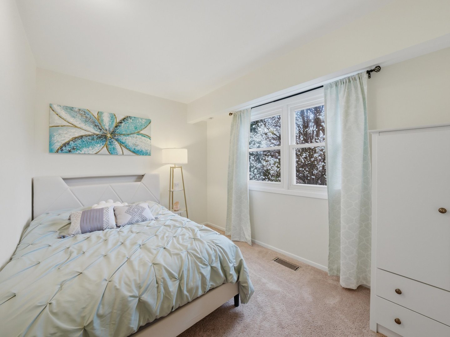 1335 Leverenz Road, Naperville, IL 60564