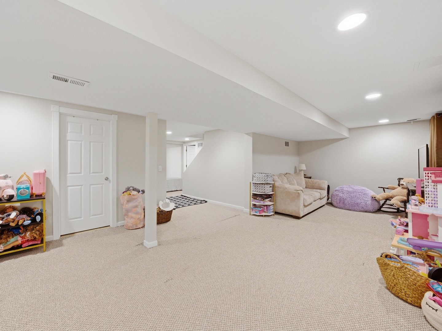 1335 Leverenz Road, Naperville, IL 60564