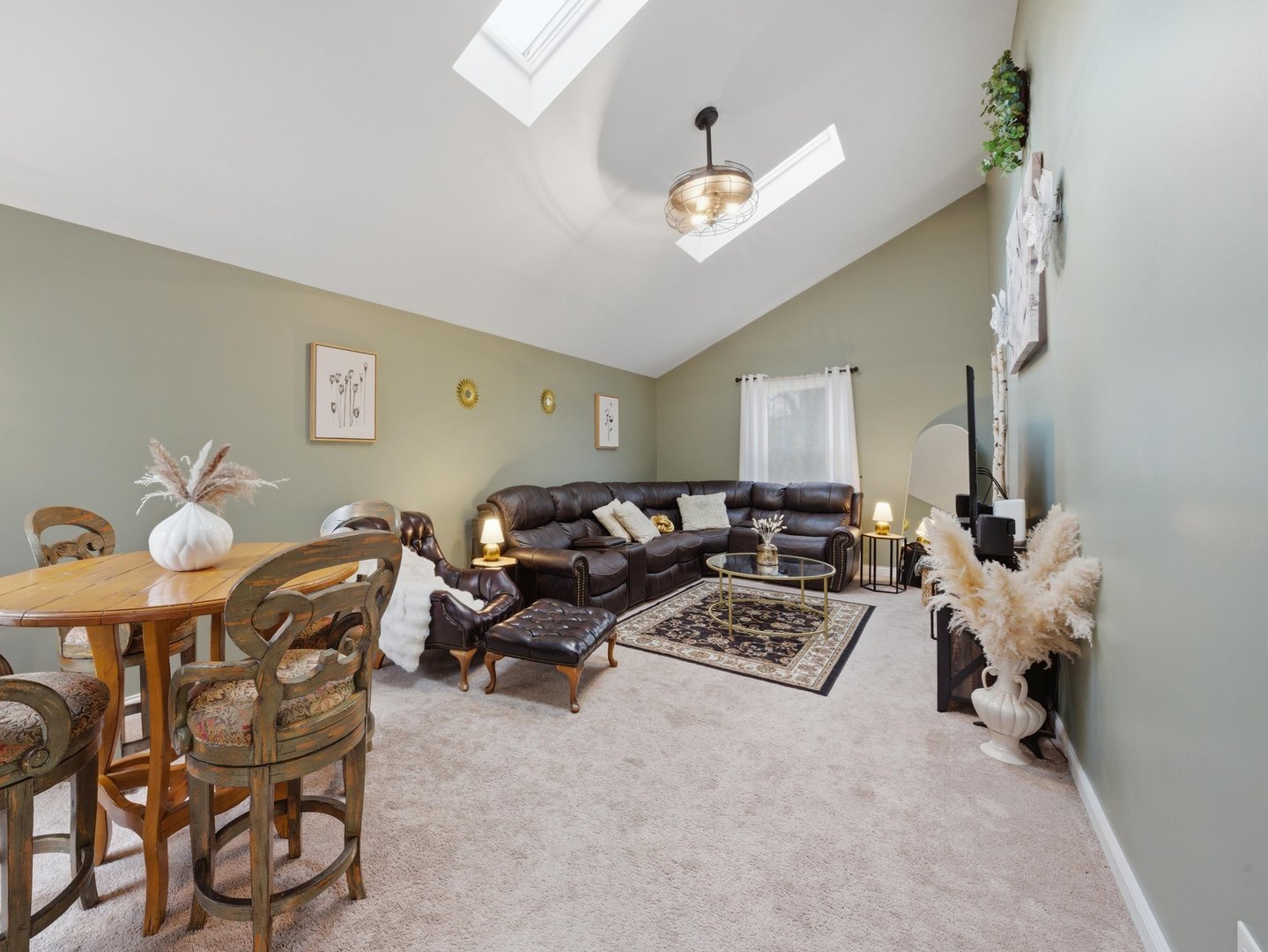 1335 Leverenz Road, Naperville, IL 60564