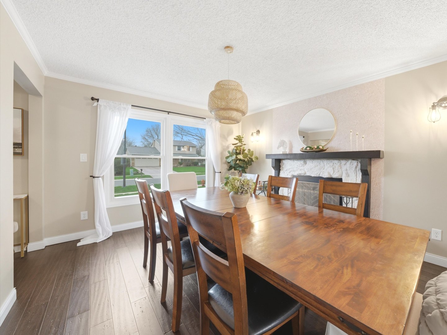 1335 Leverenz Road, Naperville, IL 60564