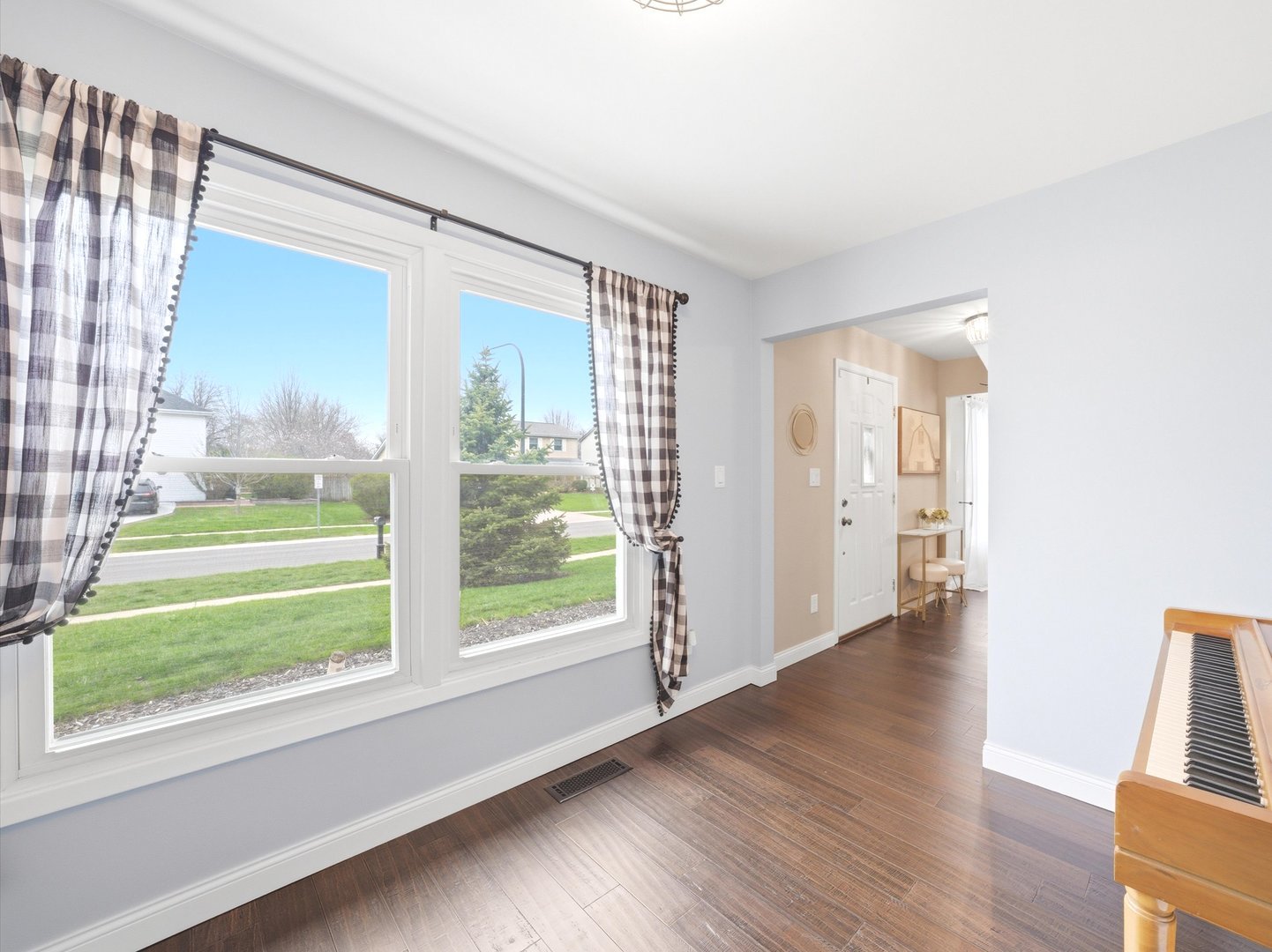 1335 Leverenz Road, Naperville, IL 60564