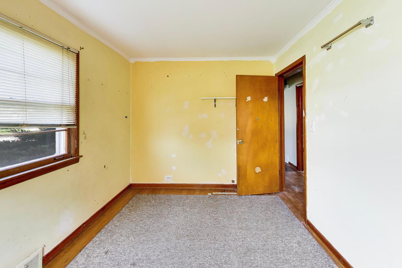 243 S Center Street, Bensenville, IL 60106