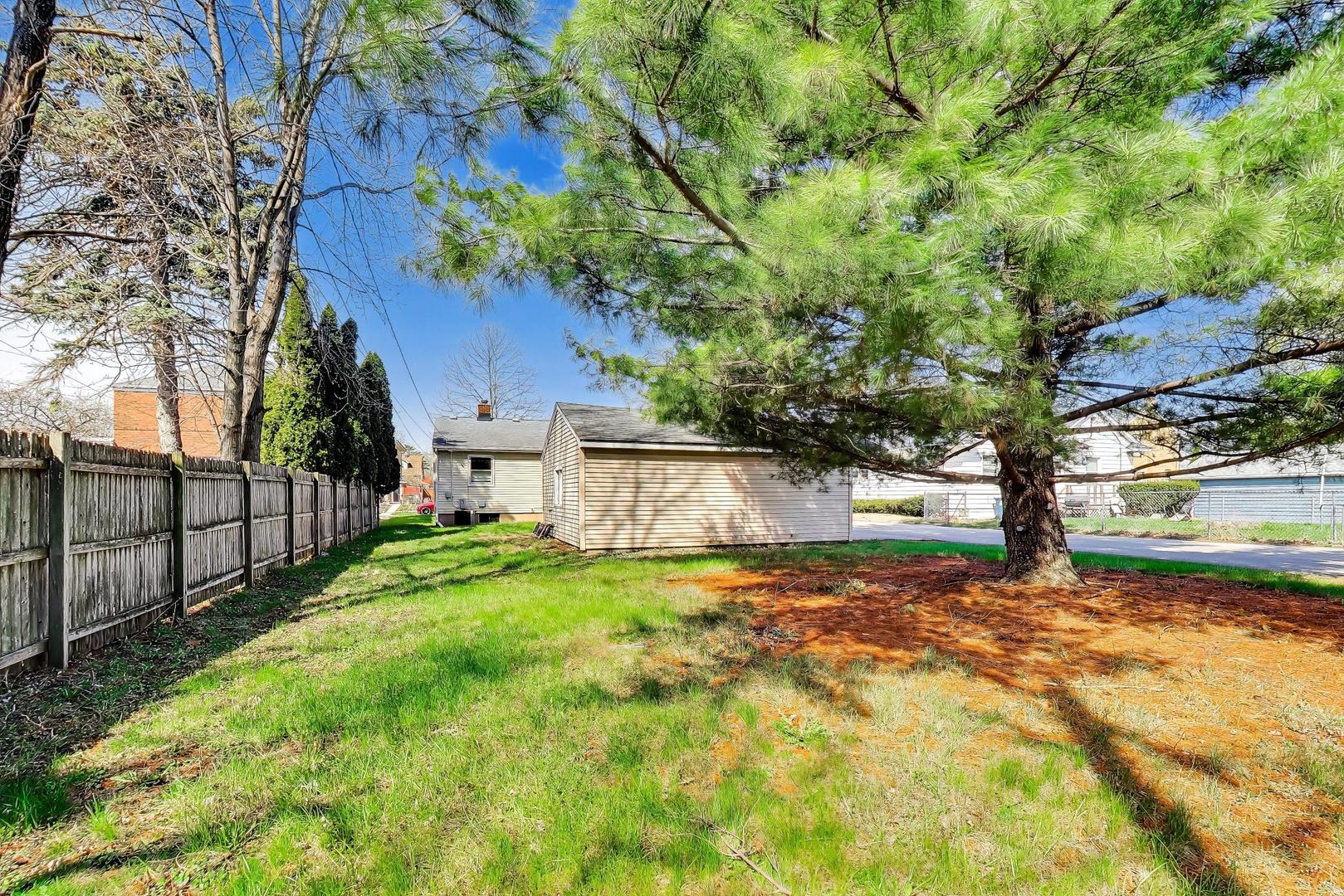 243 S Center Street, Bensenville, IL 60106