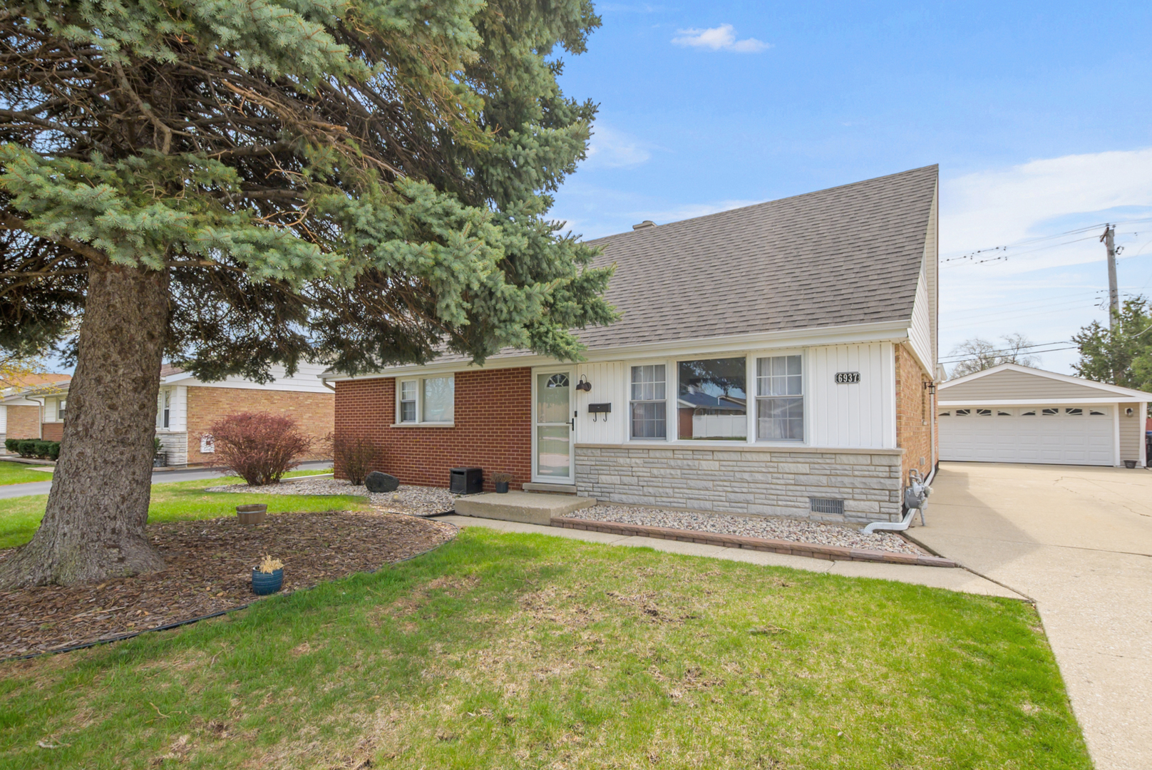 6937 Stanford Drive, Bridgeview, IL 60455