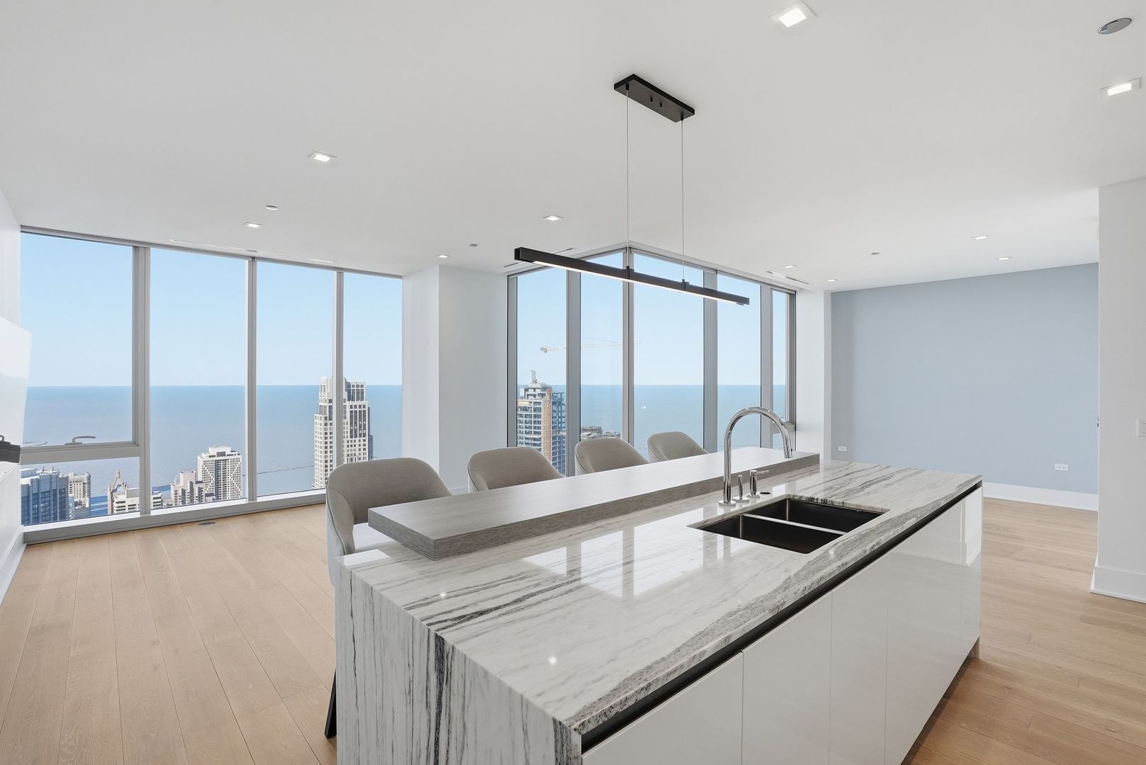 363 E Wacker Drive #6905, Chicago, IL 60601