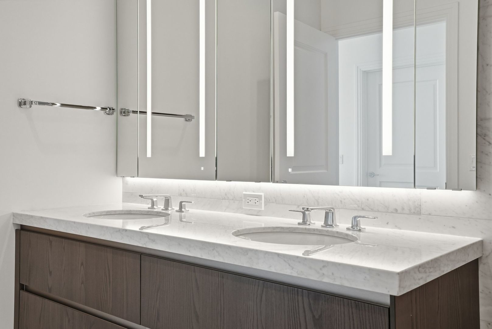 363 E Wacker Drive #6905, Chicago, IL 60601